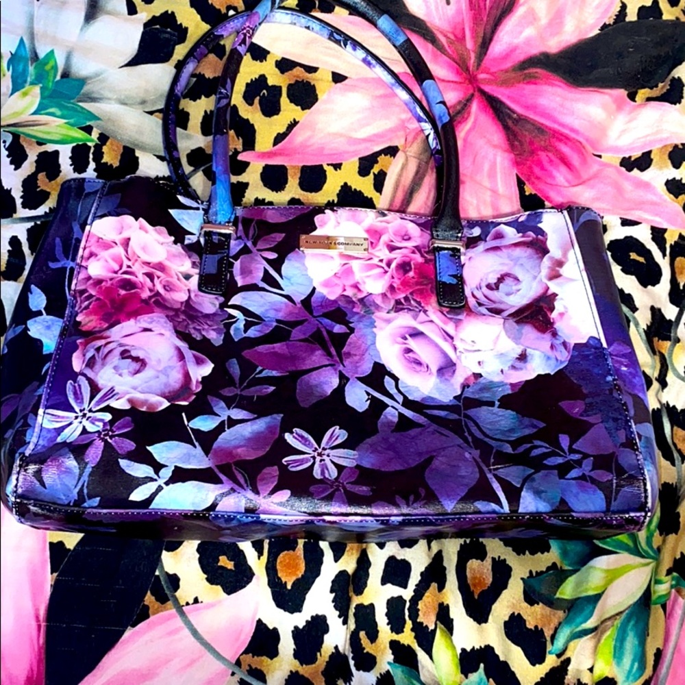 New York and Company floral purse 👛
